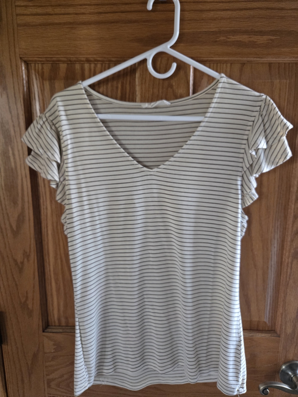 Doe And Rae - Striped V-Neck Flutter Sleeve Top - Cream/Black - Large